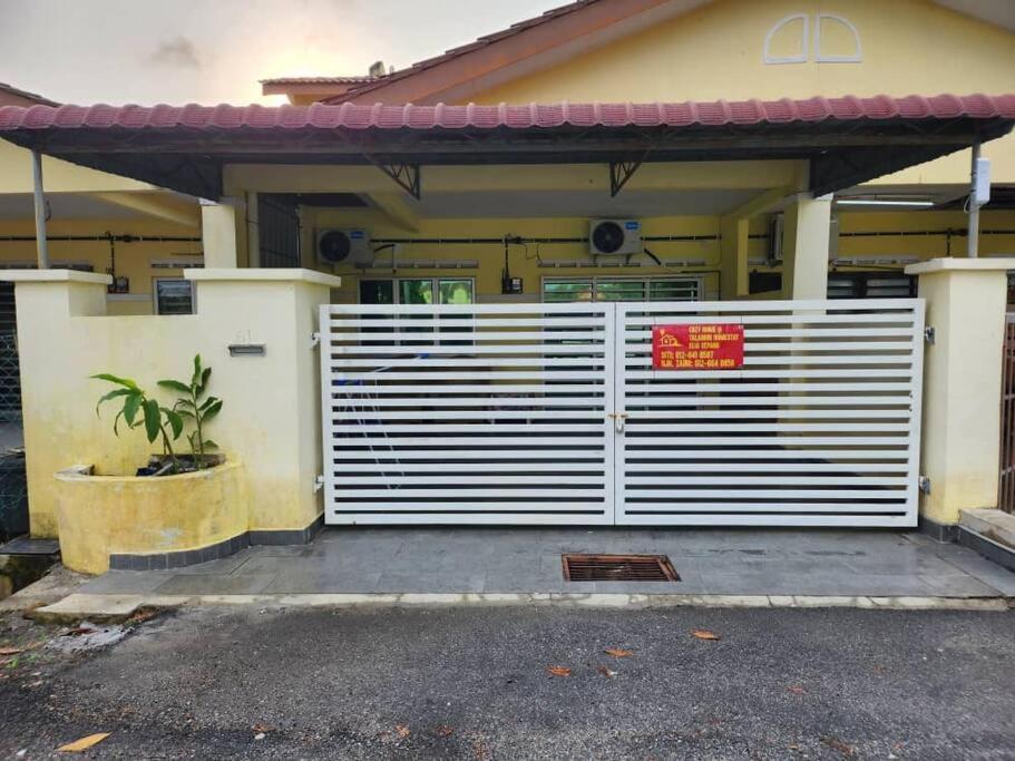 D'Haja 61 Klia Sepang With 3 Airconds & Wifi Villa Banting  Ngoại thất bức ảnh