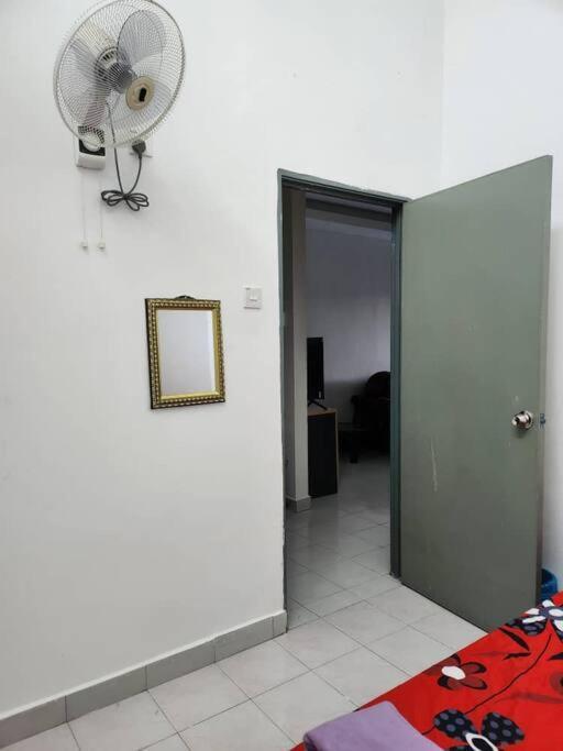 D'Haja 61 Klia Sepang With 3 Airconds & Wifi Villa Banting  Ngoại thất bức ảnh